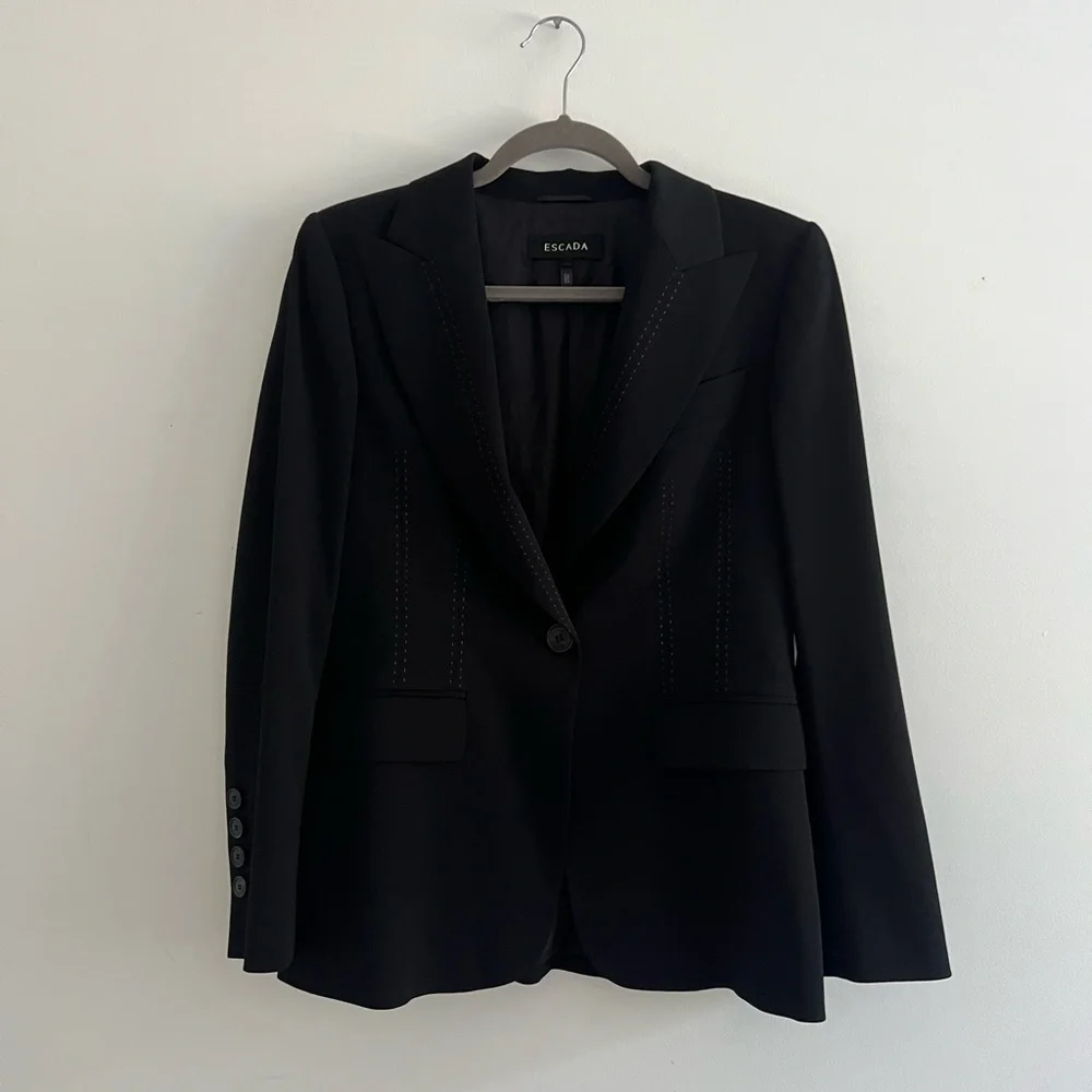 Escada Women's Elegant Black Suit Jacket - 100% New Wool - Picture 3 of 7